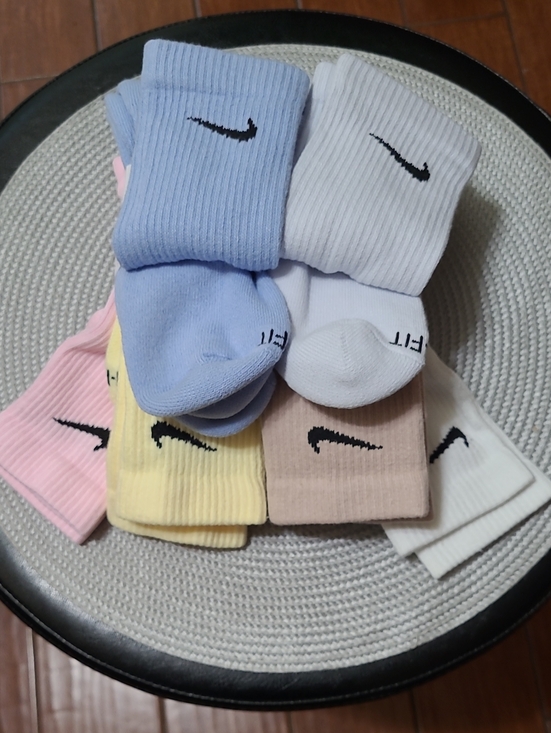 Nike Accessories - Nike Unisex Crew Athletic Socks
